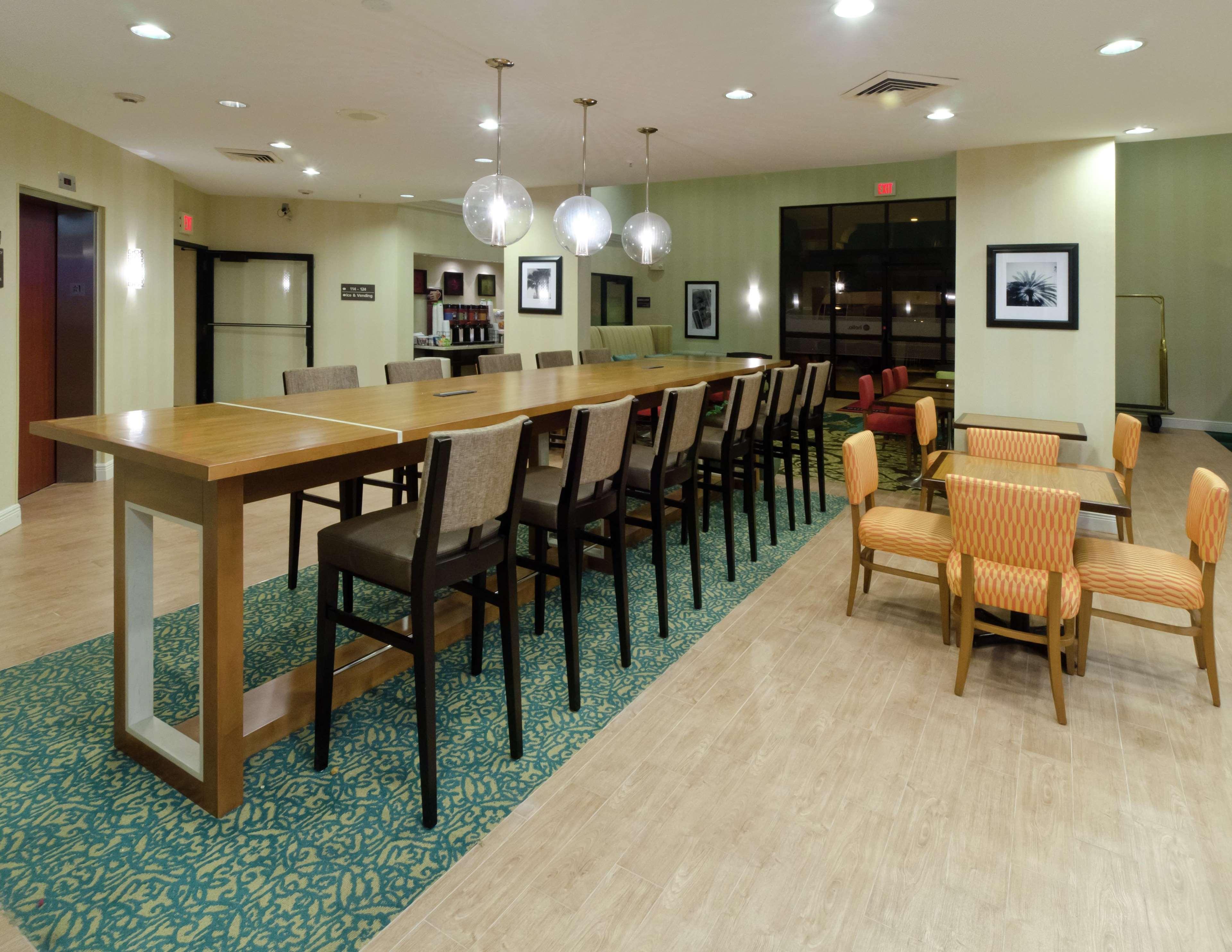 Hampton Inn & Suites Miami-Doral Dolphin Mall Экстерьер фото